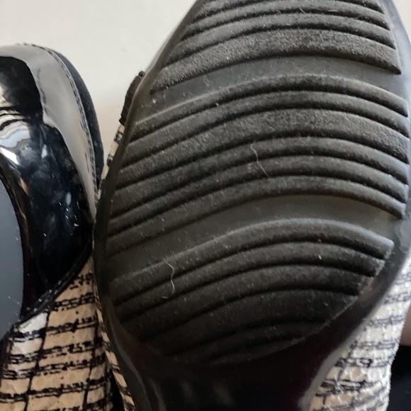 Black and white Sport dress shoes size 7 1/2 - Picture 4 of 4
